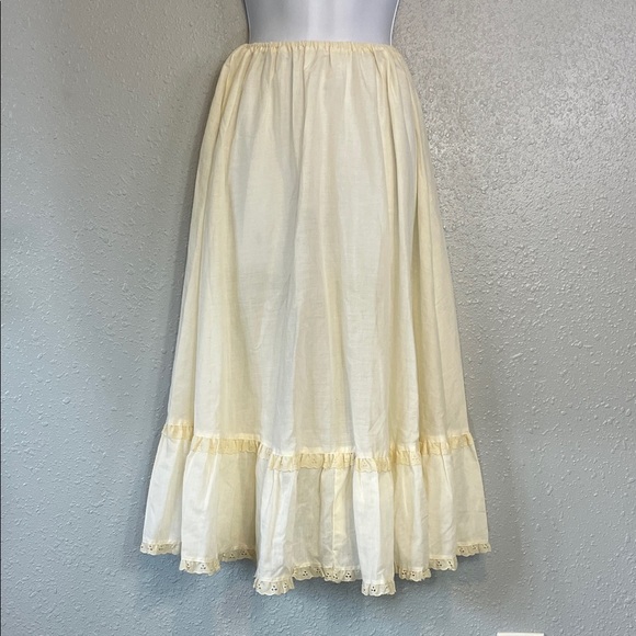 Vintage Byer California Cream Ruffle Hem Skirt – Size Small - Picture 2 of 10